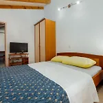 2 Bedroom Cozy In Appartement *