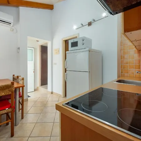 2 Bedroom Awesome In דירה *