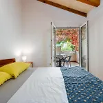 アパート 2 Bedroom Cozy In Lukoran